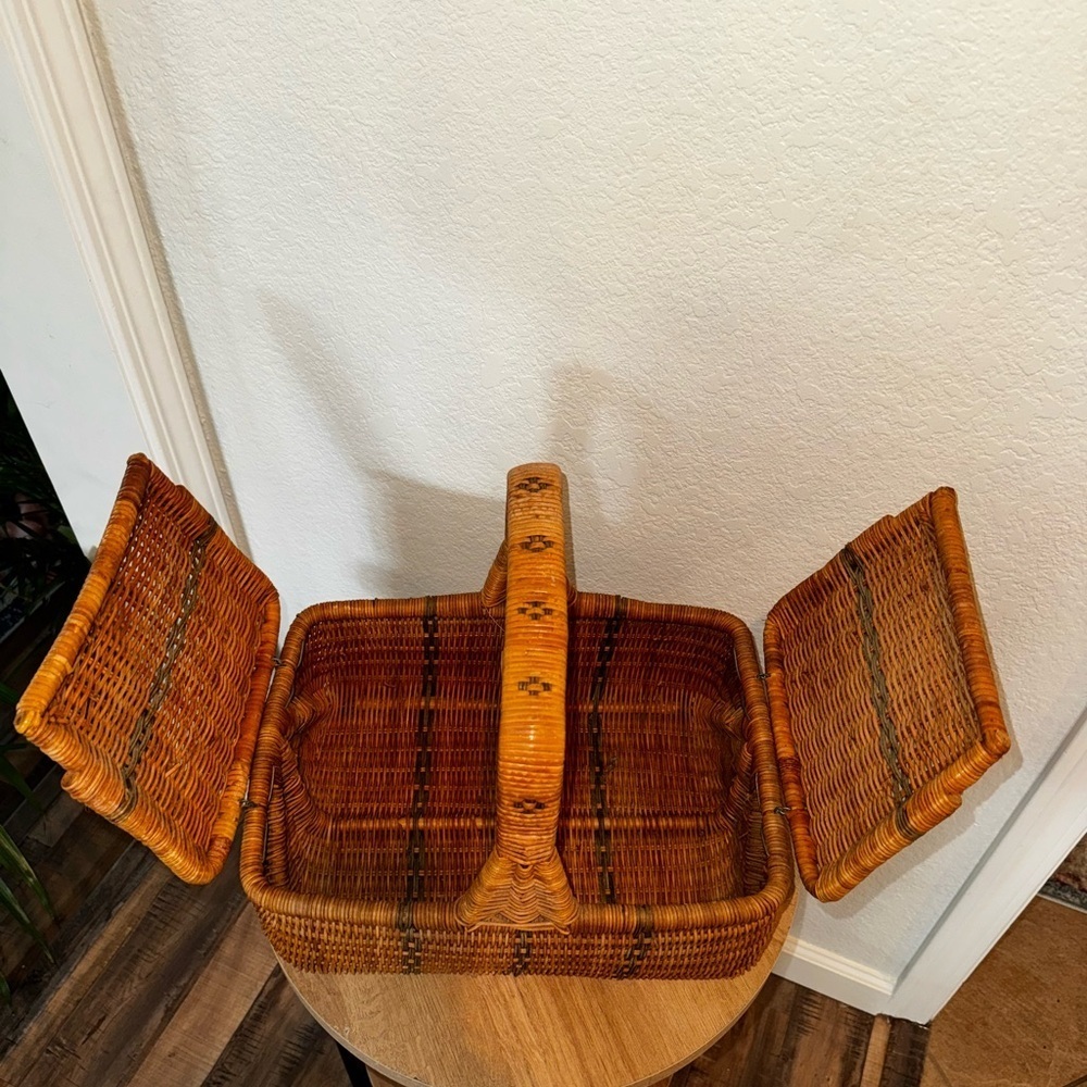 Vintage Brown Wicker Picnic Garden Harvest Basket Decorative Green Accents - Picture 5 of 11